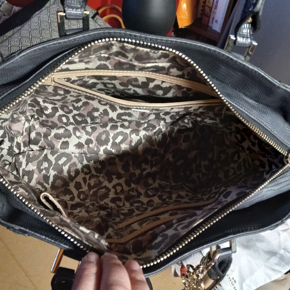 Guess purse - Picture 2 of 5